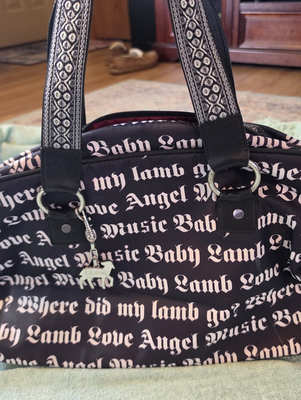 L.A.M.B. LeSportsac Gwen Stefani Black Band Bag EUC With Charm Guitar Strap - Picture 5 of 11
